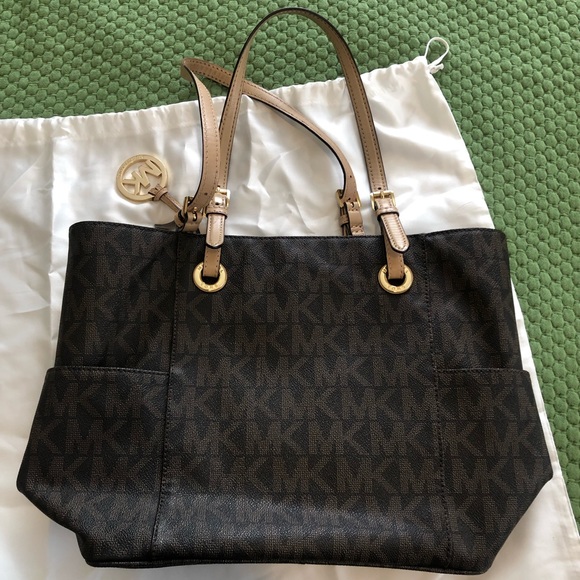 Michael Kors Signature Tote in Brown w/ Duster - Picture 3 of 14